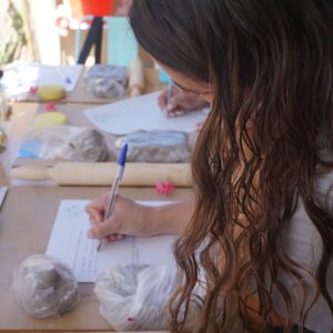 Taller de Cerámica Gres: Conexión Interior y Pausa Consciente